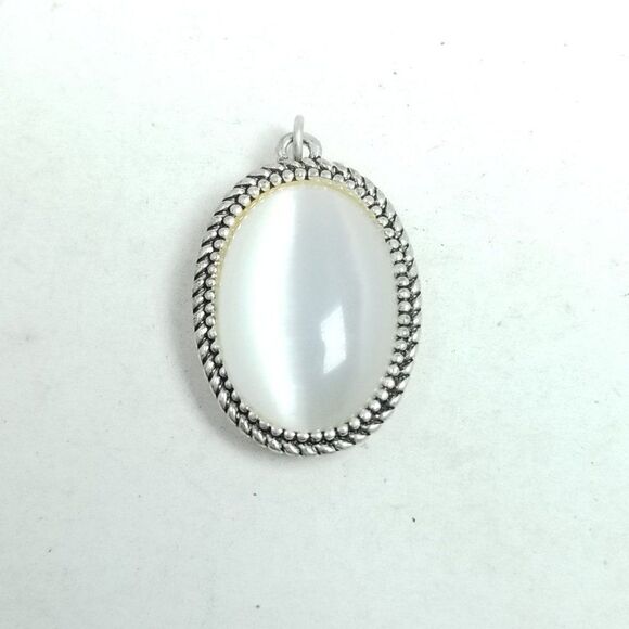 Vintage Oval Gray Cabochon Pendant in Silver Tone Setting, Minimal Charm Estate - Picture 5 of 5